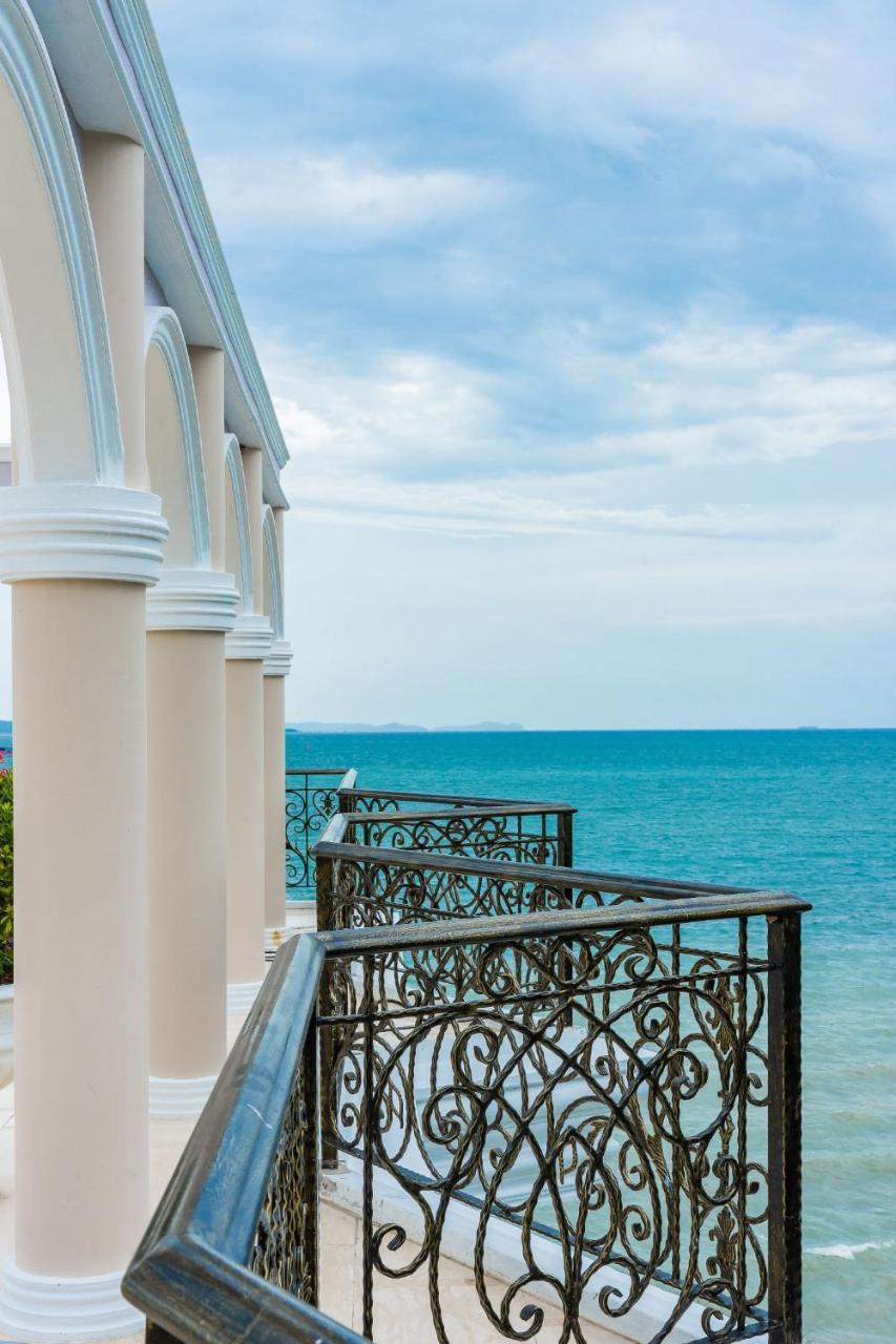 Lk Emerald Beach - Sha Extra Plus Pattaya Luaran gambar View from the balcony of a suite at Atlantis Paradise Island