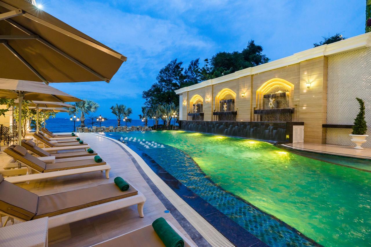 Lk Emerald Beach - Sha Extra Plus Pattaya Luaran gambar The swimming pool at the hotel
